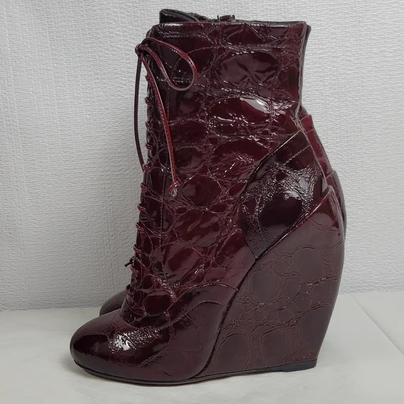 Alaia Calzature Donna Croco Burgundy Patent Leather Ankle Wedge Boots Size 37.5